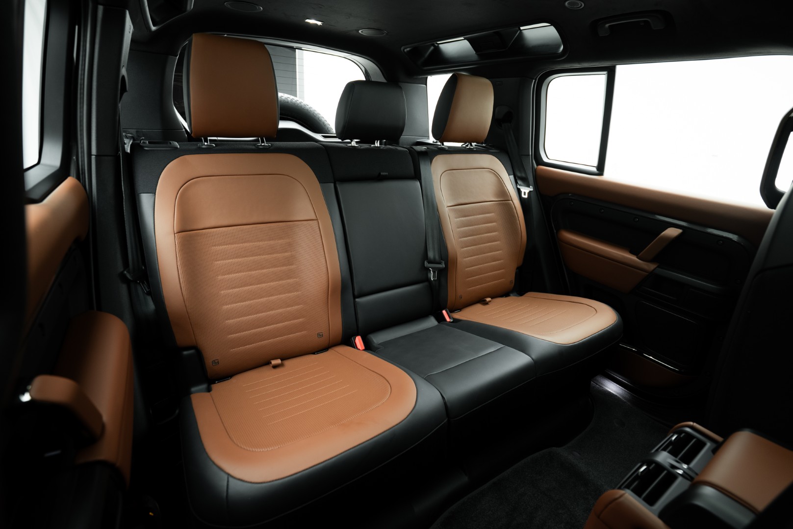 2025 LAND ROVER DEFENDER P635 OCTA | GCC 5 YEARS WARRANTY | 635 HP | HIGH SPEC